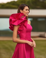 Galajurk met one shoulder applicatie